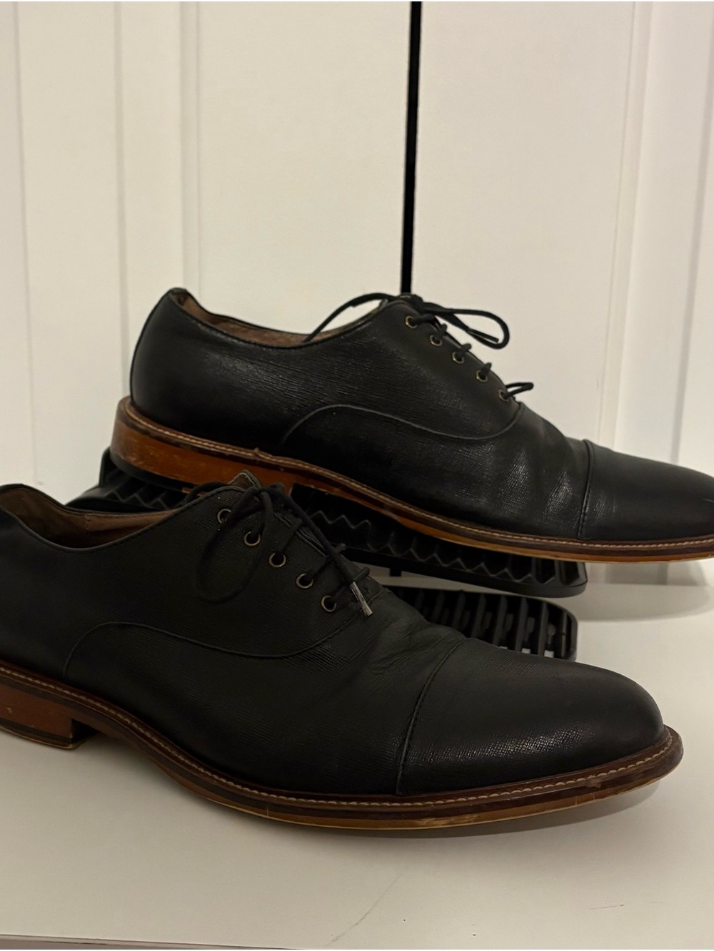 ASTON GREY, Men's Black Leather Cap-Toe Derby Shoes, Size 10